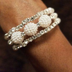 Rhinestone Pearl Beauty Bracelet Brand New!!